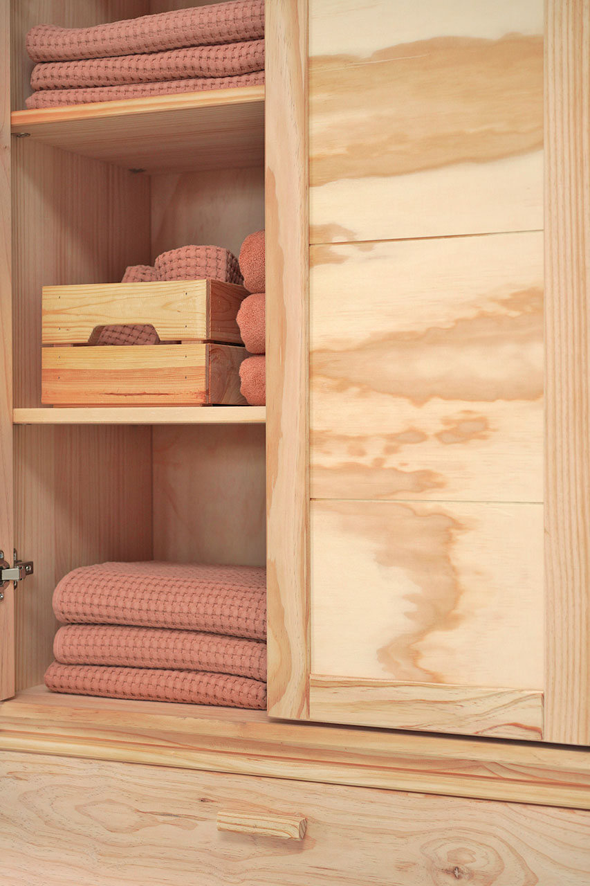 Imagen de ambiente 4 para:Armario bajo con cajón de madera natural